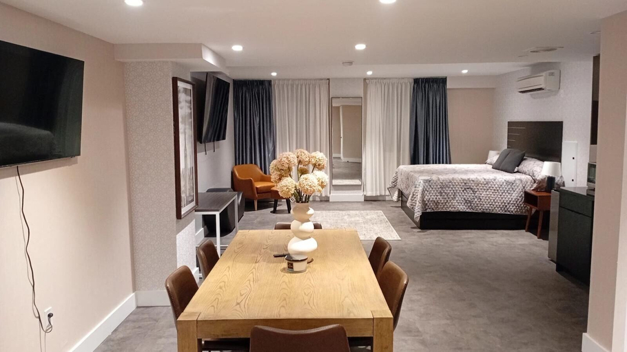Others 5, ROSE HOTEL BRONX, New York