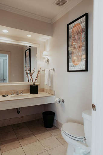 Bathroom 4, Selina Chicago, Cook