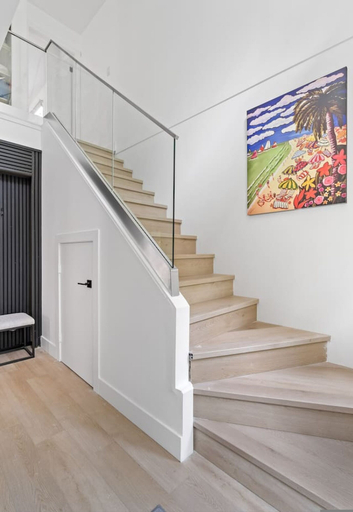 Room 4, Newly Renovated 2BR Kits Home Prime Location, Greater Vancouver