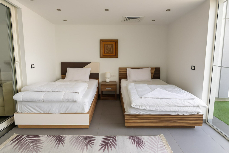 Room 4, 326 2BR Townhouse 2 Bath TV Backyard, Sheikh Zayed