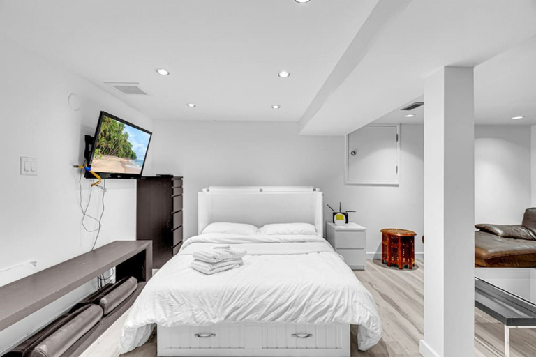 Room 3, Bright Basement Suite, Greater Vancouver