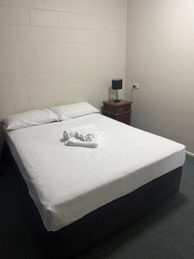 Bedroom 4, Capella Coach Inn, Peak Downs