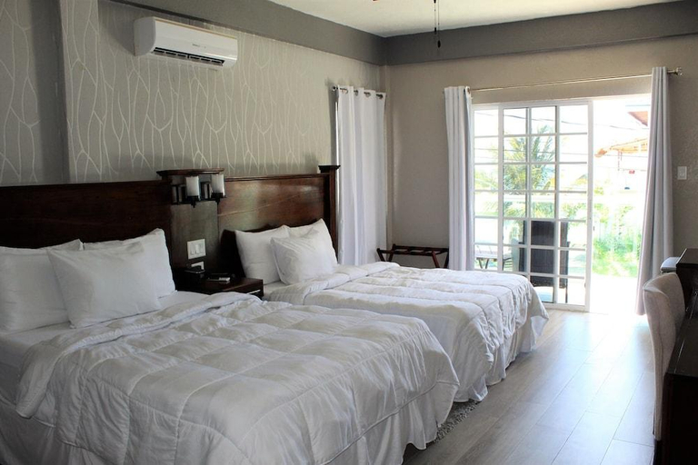 Bedroom 1, Barefoot Caye Caulker Hotel
