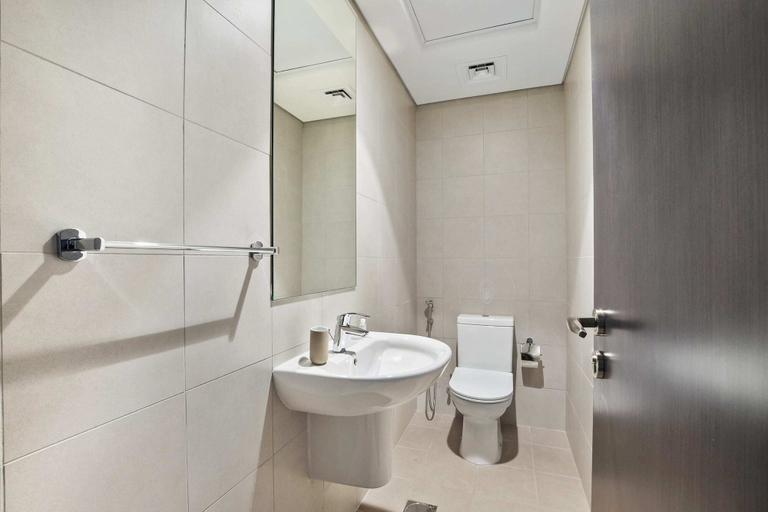 Room 5, Silkhaus Sea View Great Location With Gym Pool, Abu Dhabi City