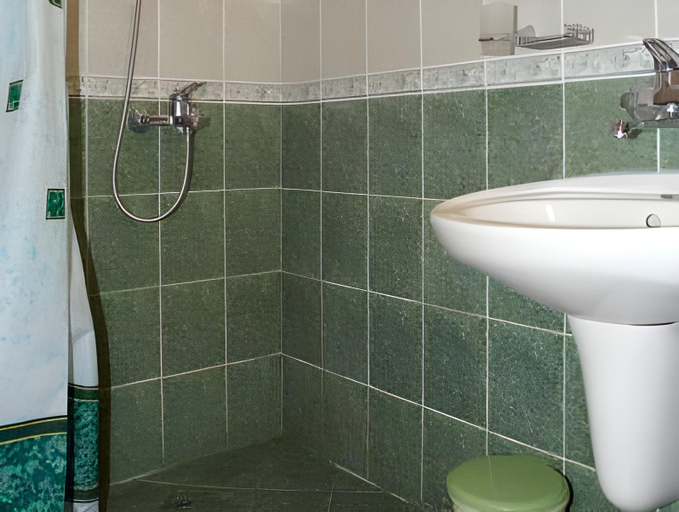 Bathroom 4, Family Hotel Romantic, Nesebar
