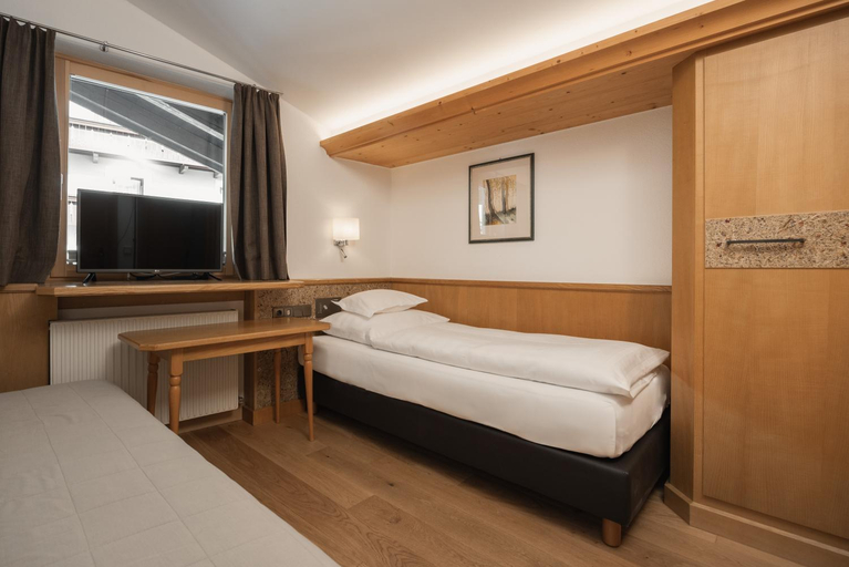 Bedroom 3, Jochum Hotel Garni, Landeck