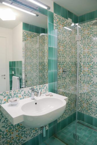 Bathroom 3, Hotel Torre Sant'Angelo, Napoli