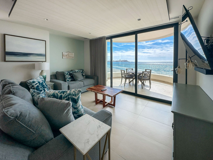 Room 2, Paradise Found Luxe 2BR Condo in Iconic Location, Puerto Peñasco