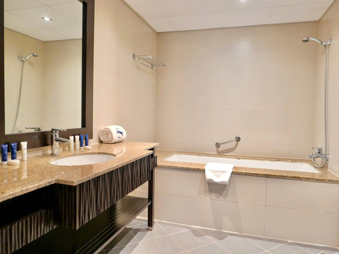 Room 2, Oceanfront 2BR Apartment With Sea Views, Dubai