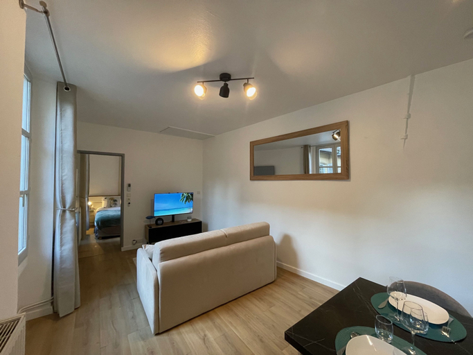 Room 5, Les M Riers in Grenoble, Isère