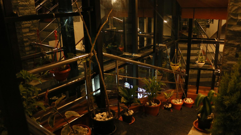 Food & Drinks, Thekkadys Eden Crest, Theni