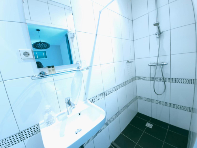 Bathroom, Hotel Kuiperduin, Rotterdam