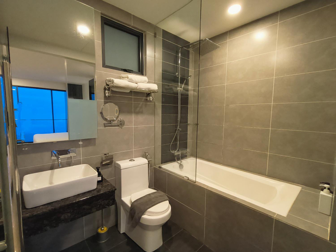 Bathroom 5, Emerald Homes Cozy Homestay @ Ion Delemen Genting Highlands, Genting Highlands