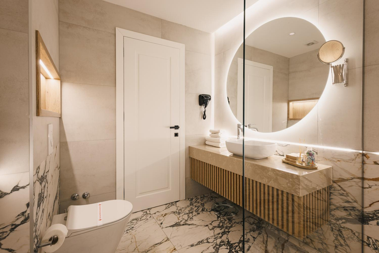 Bathroom 5, Hotel Teuta