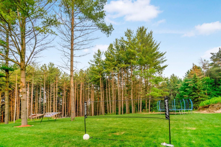 Room 4, Georgina. New 4 Bedroom House Near Lake Simcoe, York