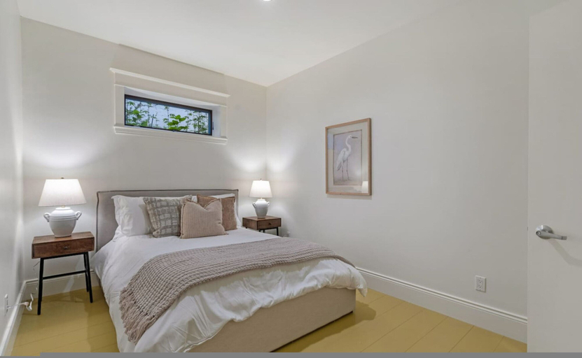 Room 4, Historic Hideaway in BC, Greater Vancouver