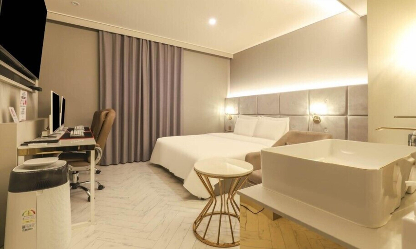 Room 4, Signature Denbasta Hotel, Nam
