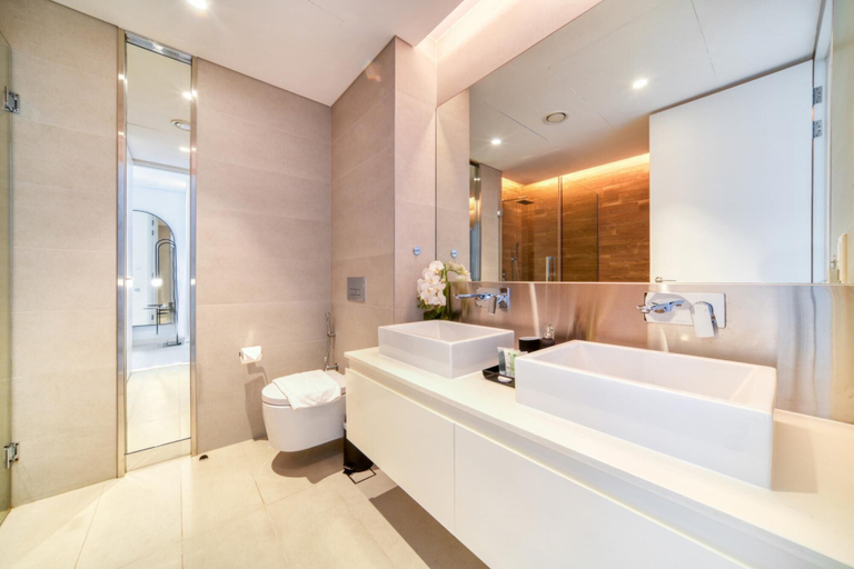 Room 4, Sparkling Balcony Sea View Apt in Bluewaters, Dubai