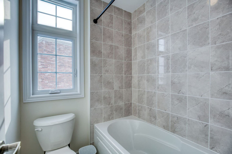 Room 5, Spacious Brand New 4-bed Retreat in Quinte West, Hastings