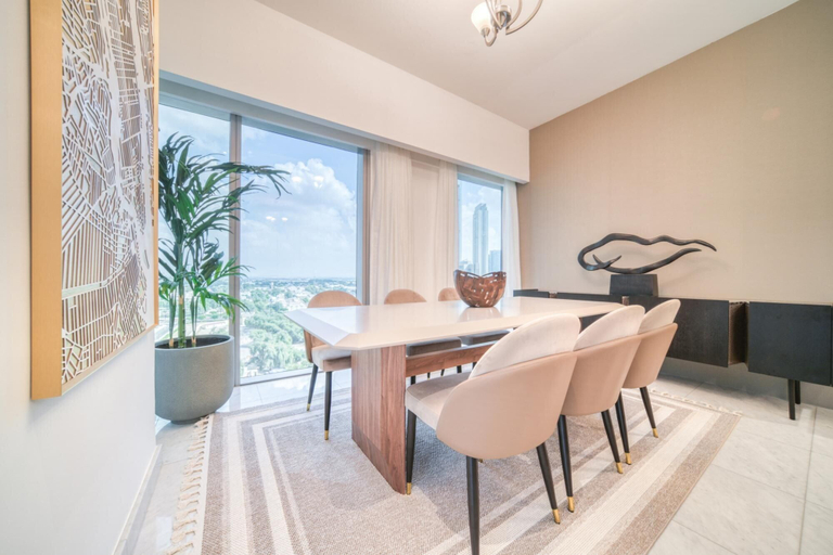 Room 4, Modern Elegance w a New York Edge Difc Apt, Dubai