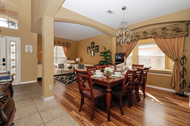 In-room dining 4, 7 Bedrooms Perfect For Large Families Or Groups!, Osceola