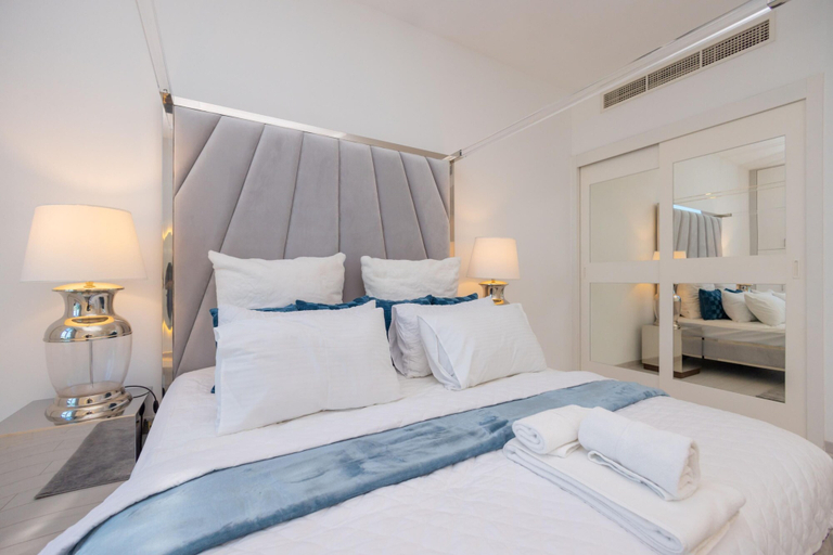 Room 5, Sophisticated 1BR Palm Apt w Beach Access, Dubai