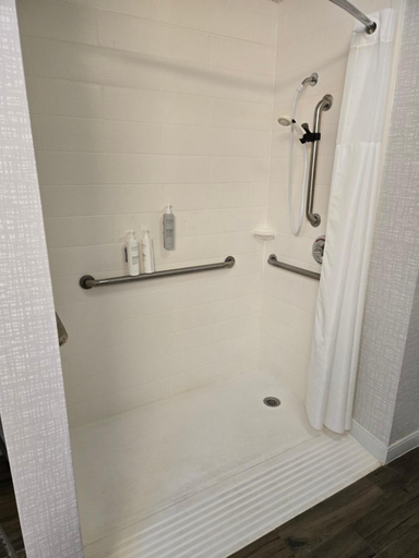 Bathroom 4, Hampton Inn Commerce, Banks