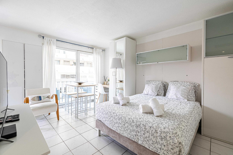 Bedroom 2, Charming Studio with balcony & pool -Heart of Nice, Alpes-Maritimes