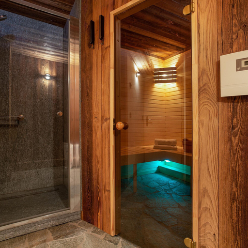 Others 3, Chez Roberto in Chamonix, Haute-Savoie