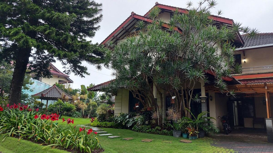 Others, Villa Kusuma 14 – 8BR, Garden & Karaoke in Batu, Malang
