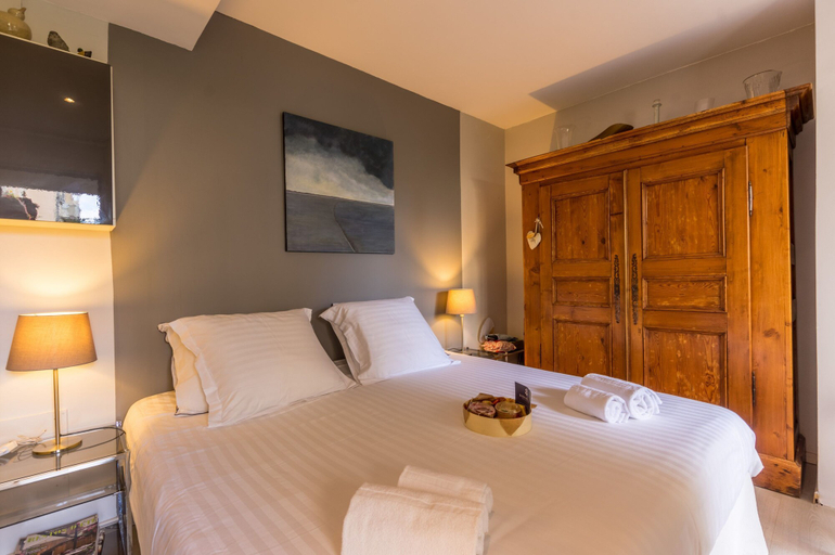 Room 4, Jardin de la Reine - Premi re Conciergerie, Hérault