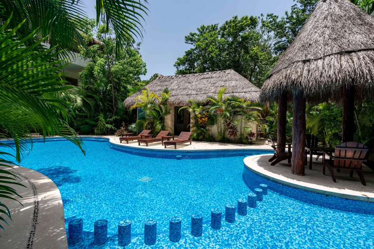 Room 2, Stunning Penthouse With Private Rooftop Hot Tub, Cozumel