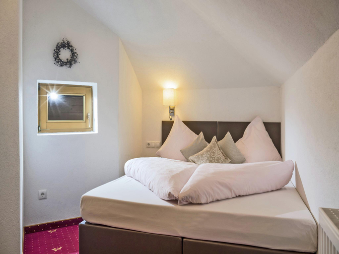 Bedroom 2, Apartment in Kaltenbach near Ski Lift, Schwaz