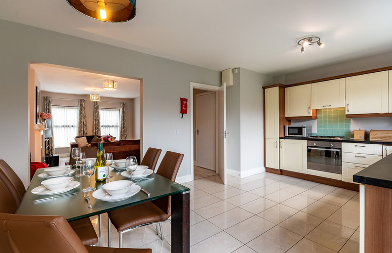Room 5, 3 Bedroom pet Friendly Home With Access to Pool
