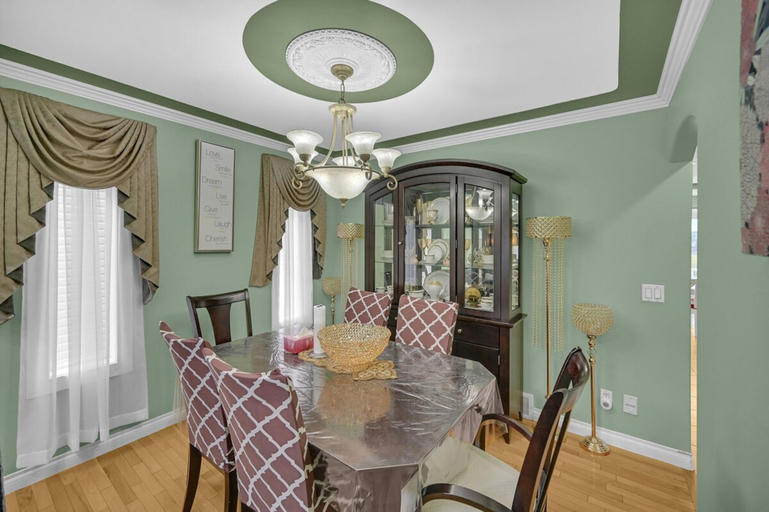 Room 2, 48A Luxury Lake Home w Massage Meditation Gym A C, Division No. 6