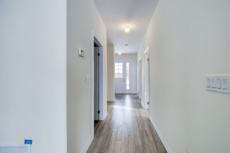 Room 3, Spacious Brand New 4-bed Retreat in Quinte West, Hastings
