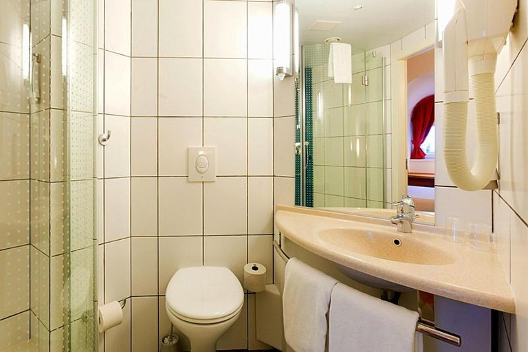 Bathroom 3, Sarawan Hotel, Karachi