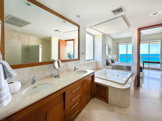 Bathroom 5, Serenity by the Sea Stunning Beachfront Condo, Puerto Peñasco