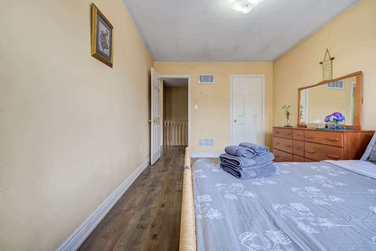 Room 4, Brampton Retreat Quiet 2BR Residential Area, Peel