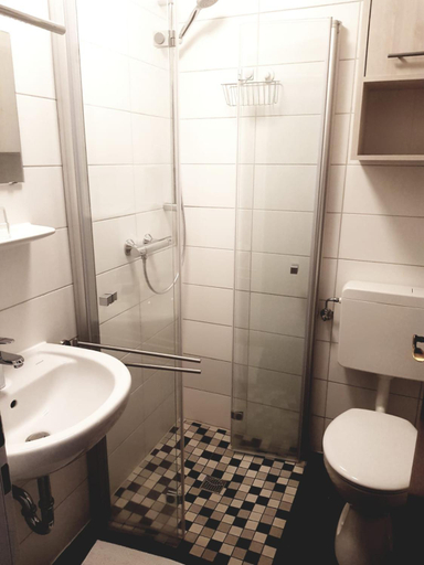 Bathroom 4, Hotel Garni Kroger, Wittmund