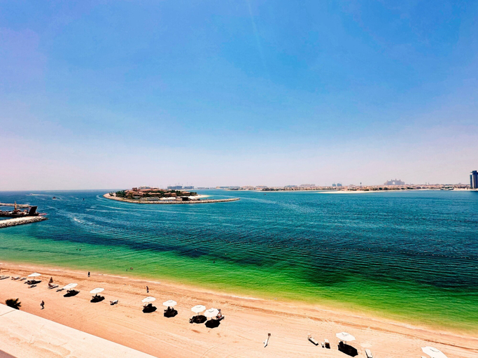 Room 2, Chic 1BR in Emaar Beachfront, Dubai