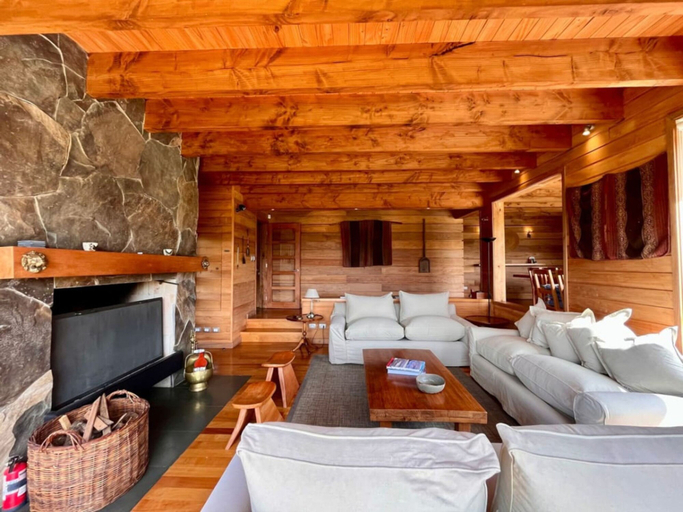 Room 3, Modern Rustic House Playa El Monje Laundry Wifi, Cautín
