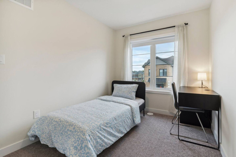 Room 2, A Brand New 4BR Townhouse in Thorold Retreat, Niagara