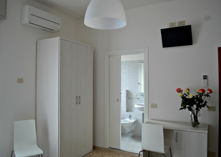 Others 2, Hotel Canoa, Ravenna