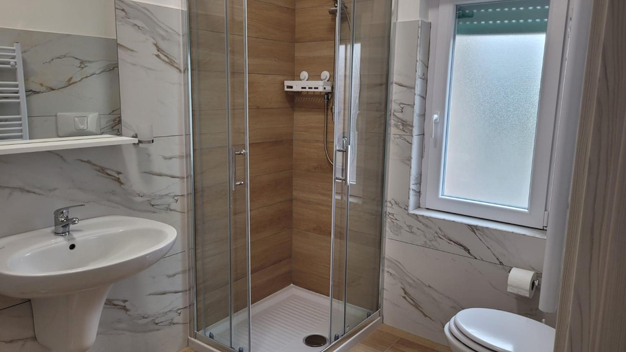 Bathroom 5, 3Rome Salaria, Rome