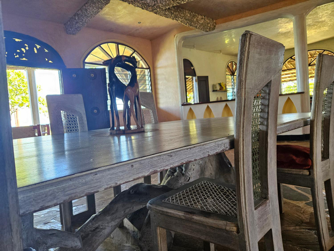 Food & Drinks 3, 38m2 Turtle Suite in a 560 m2 Villa, Indian Ocean View, Lungalunga