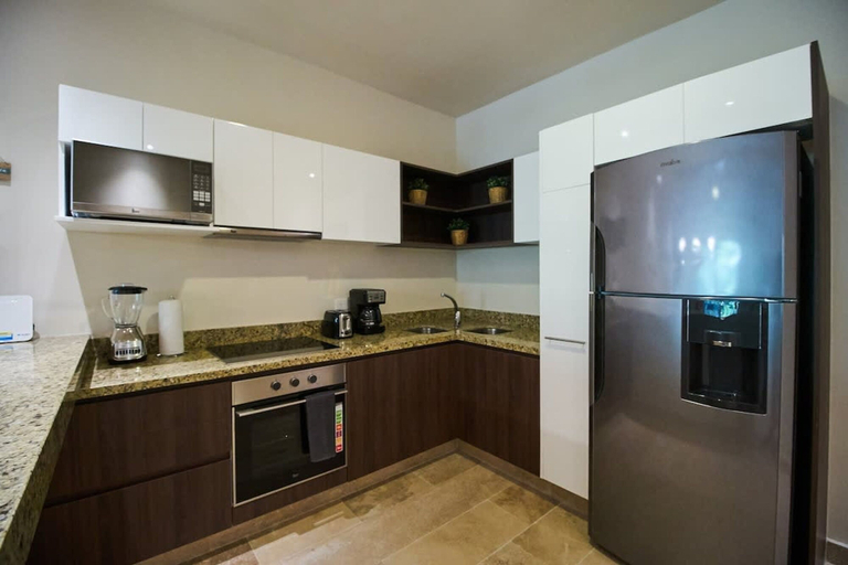 Room 4, Premium Condo With Terrace Pool View, Cozumel