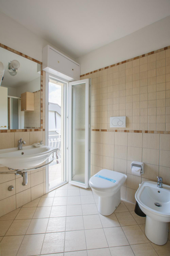 Bathroom 5, Ada, Rimini