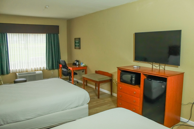 Bedroom 4, Days Inn by Wyndham Cedartown, Polk