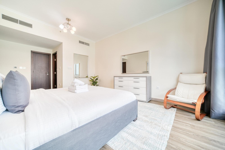 Room 3, Upscale 2BR w Burj Khalifa Fountain Views, Dubai